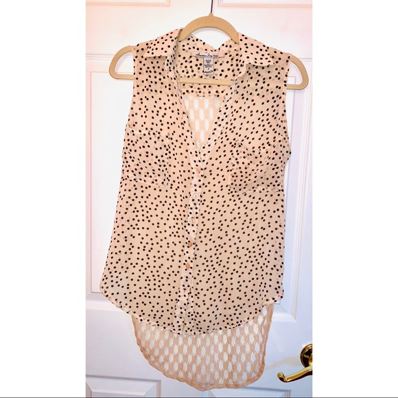 ❗️SOLD❗️ Button Up Flowy Top W/ Lace Back - Picture 3 of 5